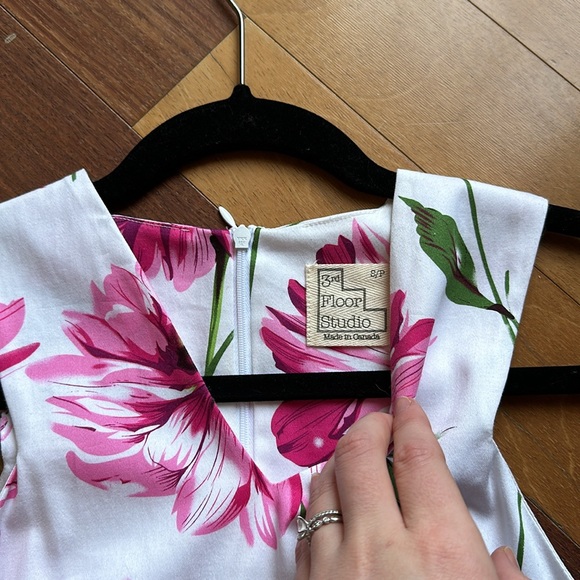 3rd Floor Studio Canadian Designer Dress, Pink Daisy Floral Print Midi Dress - Picture 4 of 17